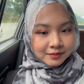 Deeya, Babysitter in Papar