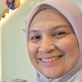 Hana, Pengasuh di Padang Serai