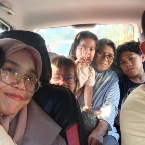 NUR RINA, Keluarga di Pasir Gudang
