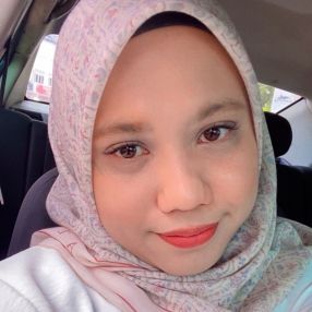 Nur, Babysitter in Kluang