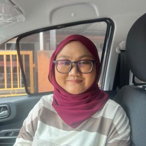Hanis, Pengasuh di Sungai Petani
