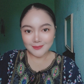 Valarie, Pengasuh di Labuan