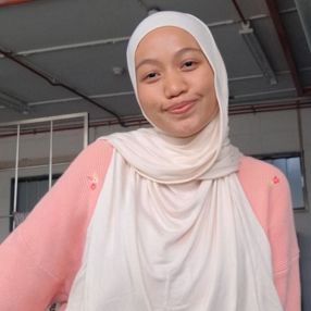 Sofiya Athirah, Pengasuh di Sepang