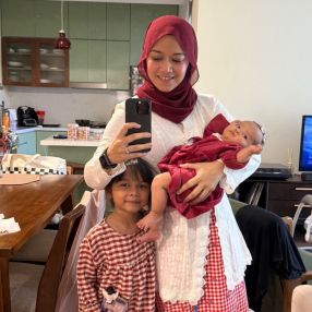 Azureen, Keluarga di Dengkil