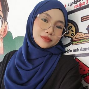 Trisya, Pengasuh di Melaka