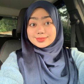 Aliya, Pengasuh di Sepang
