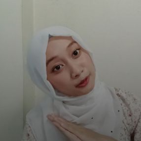 Nur, Pengasuh di Kota Tinggi