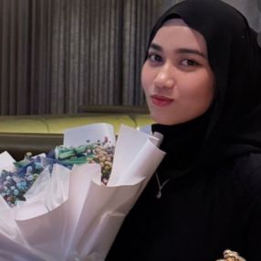 Nur, Pengasuh di Petaling Jaya