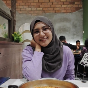 Atirah, Babysitter in Nilai