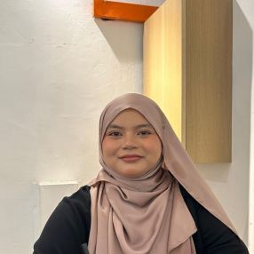 Amirah, Babysitter in Rengit