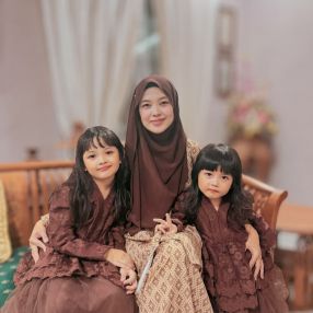 Liana, Keluarga di Klang