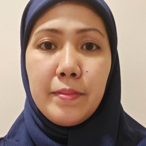 Mona, Pengasuh di Banting