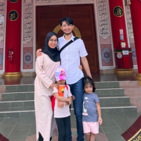 Azian, Keluarga di Teluk Intan