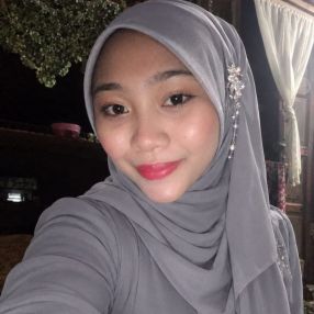 Nuris, Babysitter in Muadzam Shah
