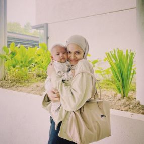 Qamarina, Keluarga di Nilai