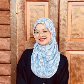 Hanis, Pengasuh di Shah Alam