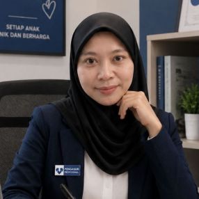 Siti, Pengasuh di Simpang Ampat