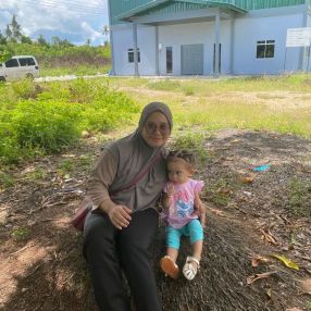 Azza, Keluarga di Kulai