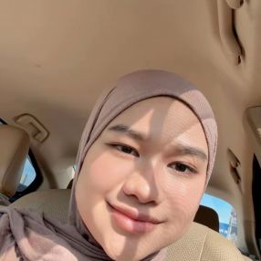 NUR ATHIRAH, Pengasuh di Simpang Ampat