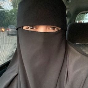 Azi, Pengasuh di Pasir Gudang