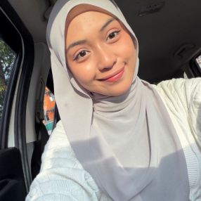 Putri, Babysitter in Gambang