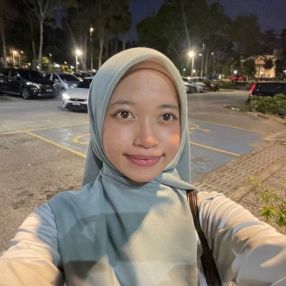Qaisara, Pengasuh di Ayer Hitam