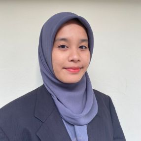 Nurul, Pengasuh di Rantau