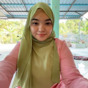 Damia, Pengasuh di Sepang