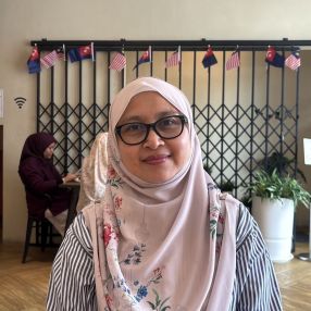 Diana, Babysitter in Gelang Patah
