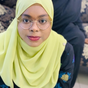 Nur Raseekah, Pengasuh di Iskandar Puteri