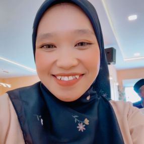 Nur, Pengasuh di Putrajaya