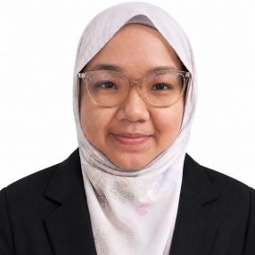 Siti, Babysitter in Muadzam Shah