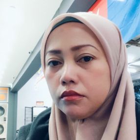 Lina, Pengasuh di Senai