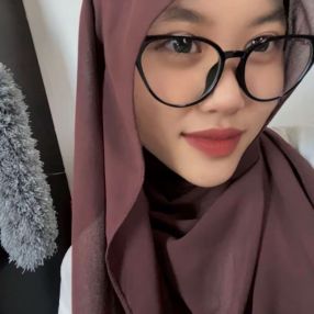 Jaszmeen, Babysitter in Bintulu