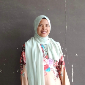 Amira, Pengasuh di Mantin