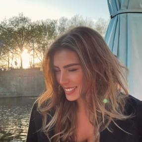 Sansara, Babysitter in Enkhuizen