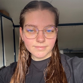 Mireille, Babysitter in Delfzijl
