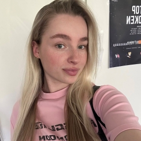 Naomi, Babysitter in Overdinkel
