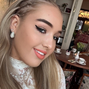 Olivia, Oppas in Schagen