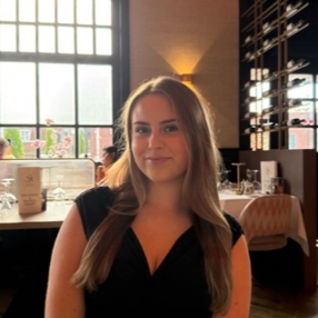 Nienke, Babysitter in Hoogkarspel