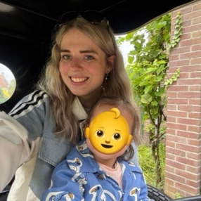 Tiffani, Babysitter in Heerhugowaard