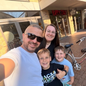 István, Family in Oss