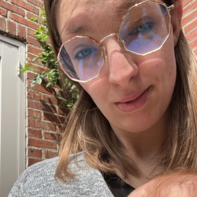 Chloe, Oppas in Venlo