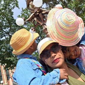 Dhammika, Family in Leiden