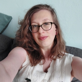 Vera, Babysitter in Almelo