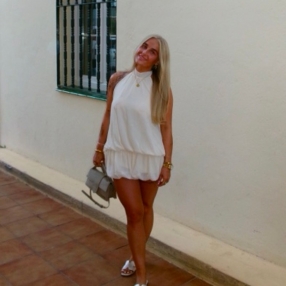 Jamy-lee, Babysitter in Landsmeer