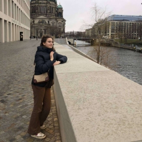 Myrthe, Babysitter in Brummen