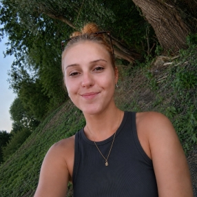 Demi, Babysitter in Zuid-Beijerland