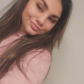 Aybuke, Babysitter in Druten