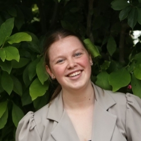 Annelotte, Babysitter in Puttershoek